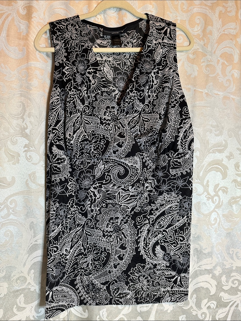 Venezia Black and White Paisley Sleeveless V-Neck Top